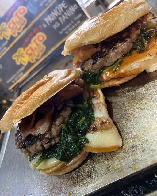 Panino Cito con hamburger, friarielli, formaggio e bacon